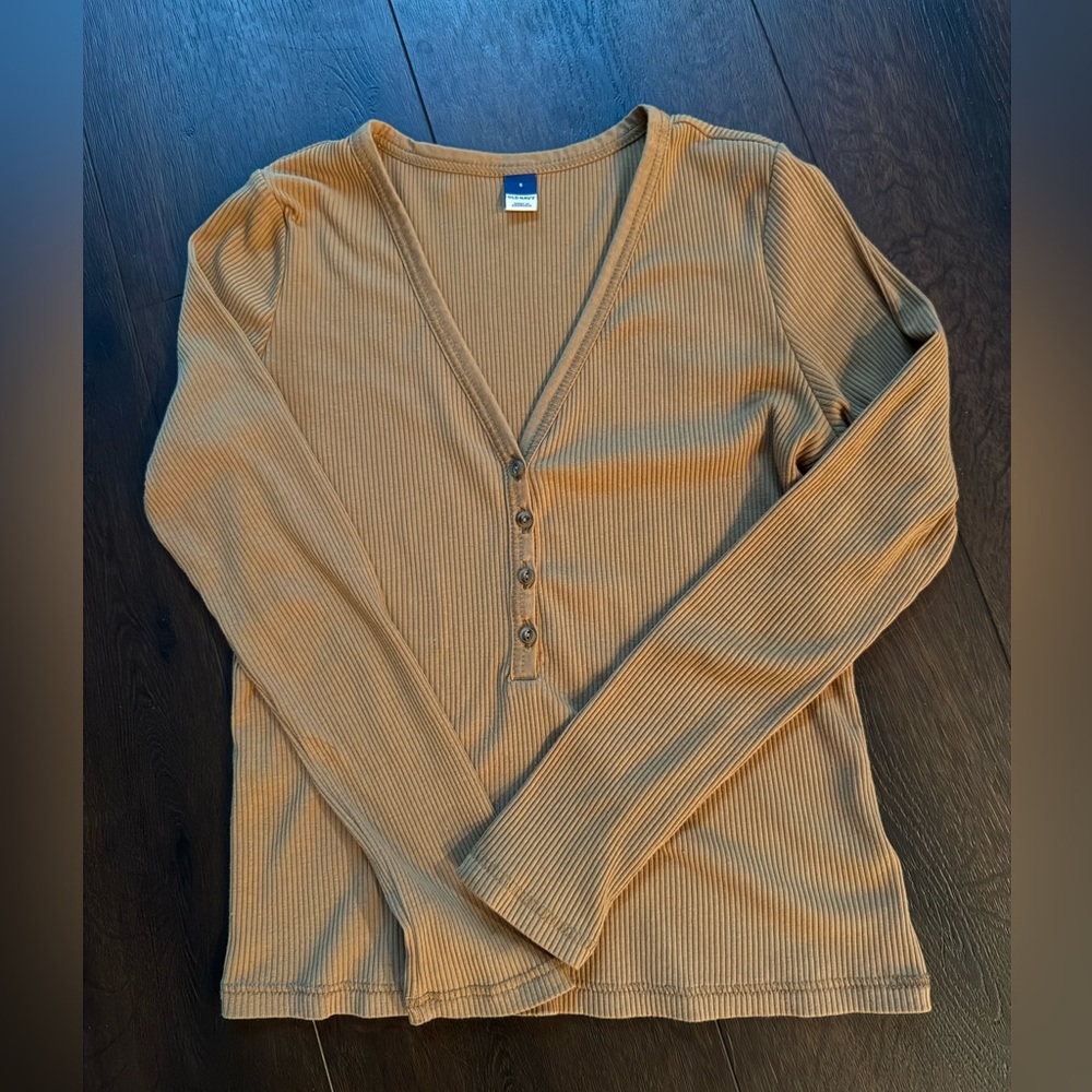 Old Navy fitted long-sleeve rib-knit Henley top in acacia